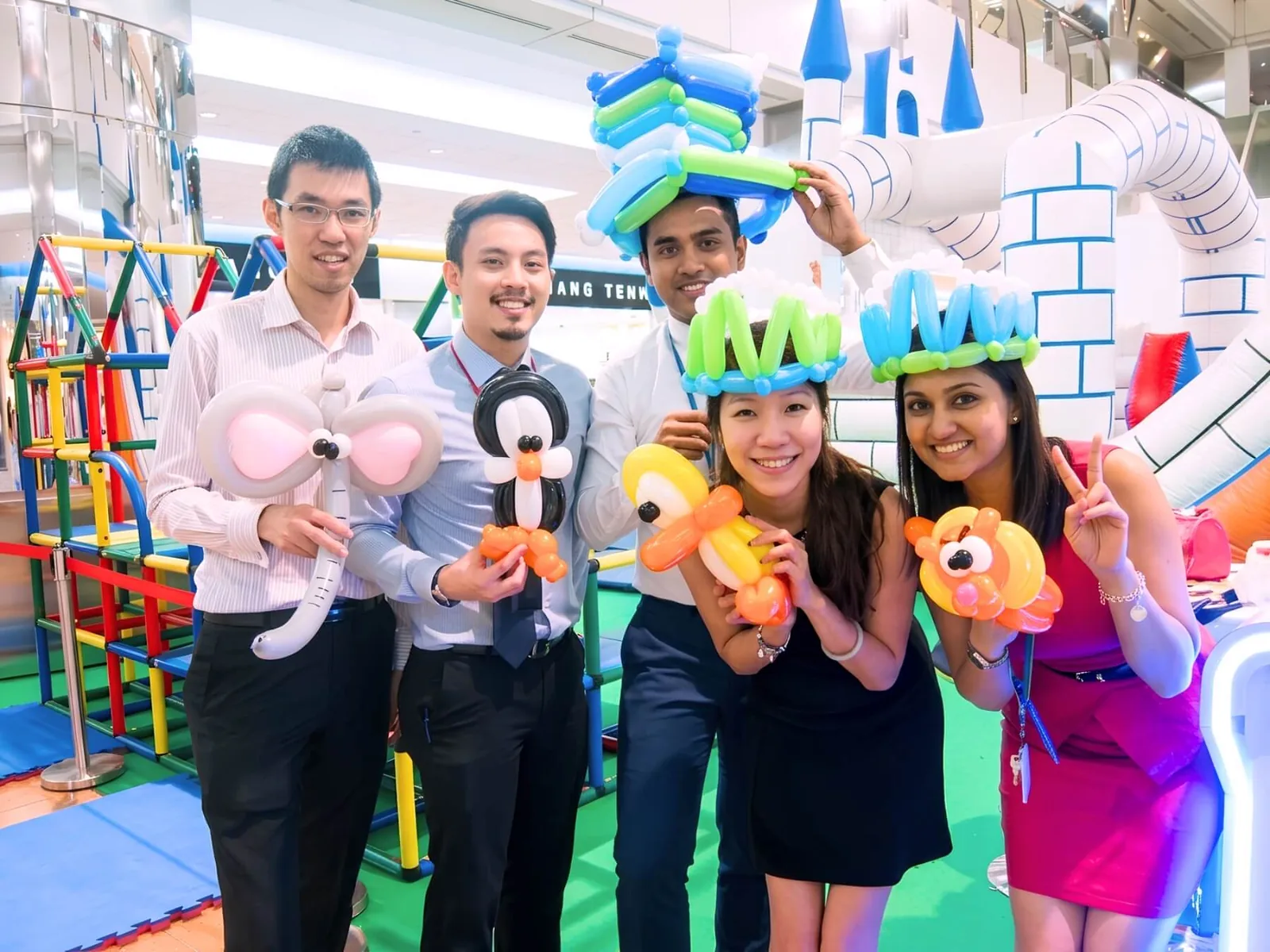 Large corporate group at a Happier team-building programme in Singapore